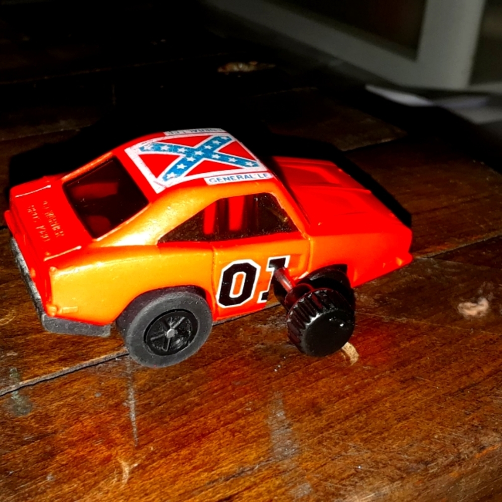 1981 vintage duke's of Hazzard wind up wheely car
